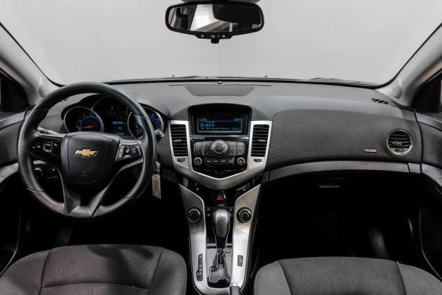 Used 2015 Chevrolet Cruze LT FWD image 17