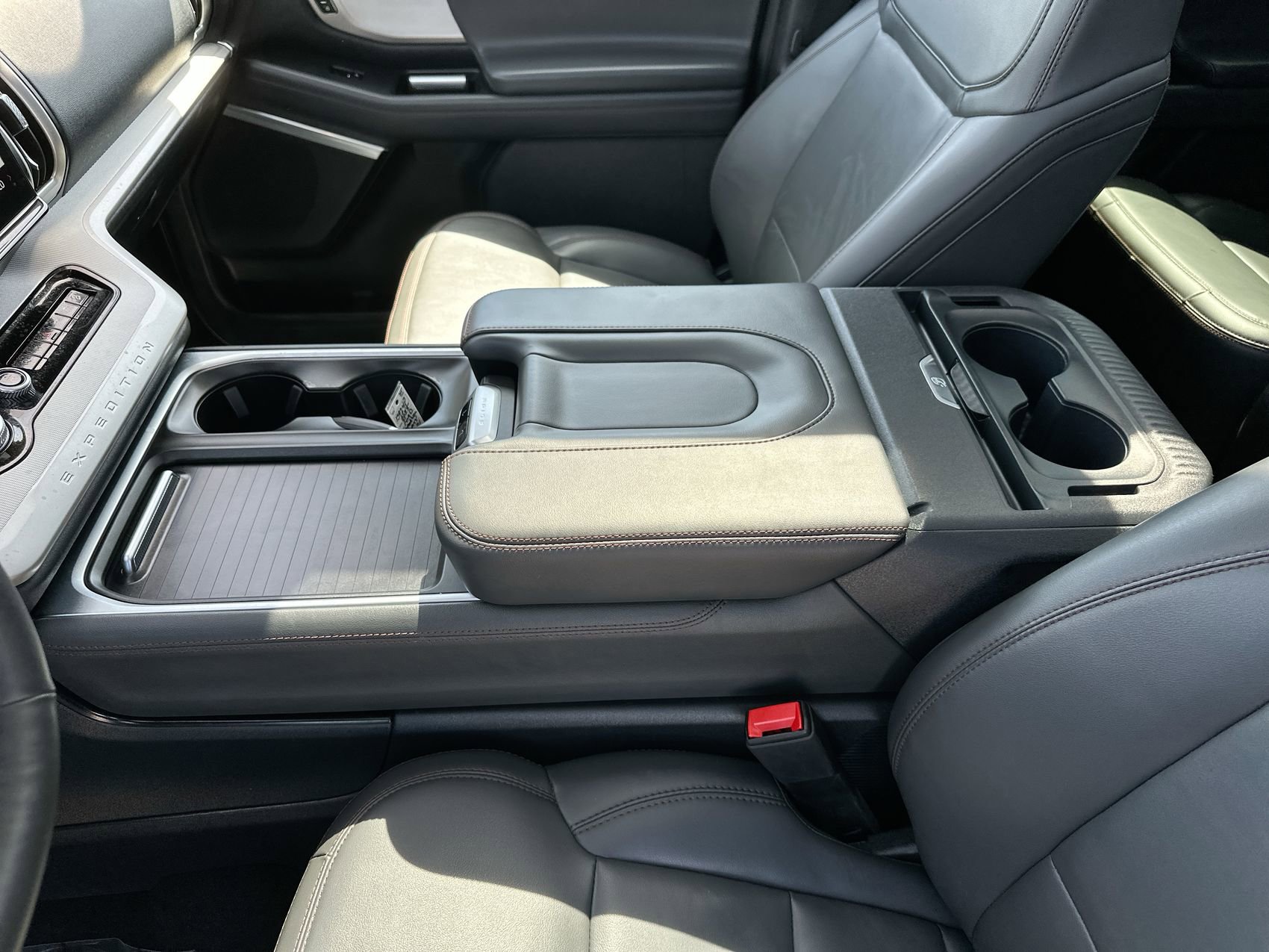Used 2025 Ford Expedition Active AWD/4WD image 22