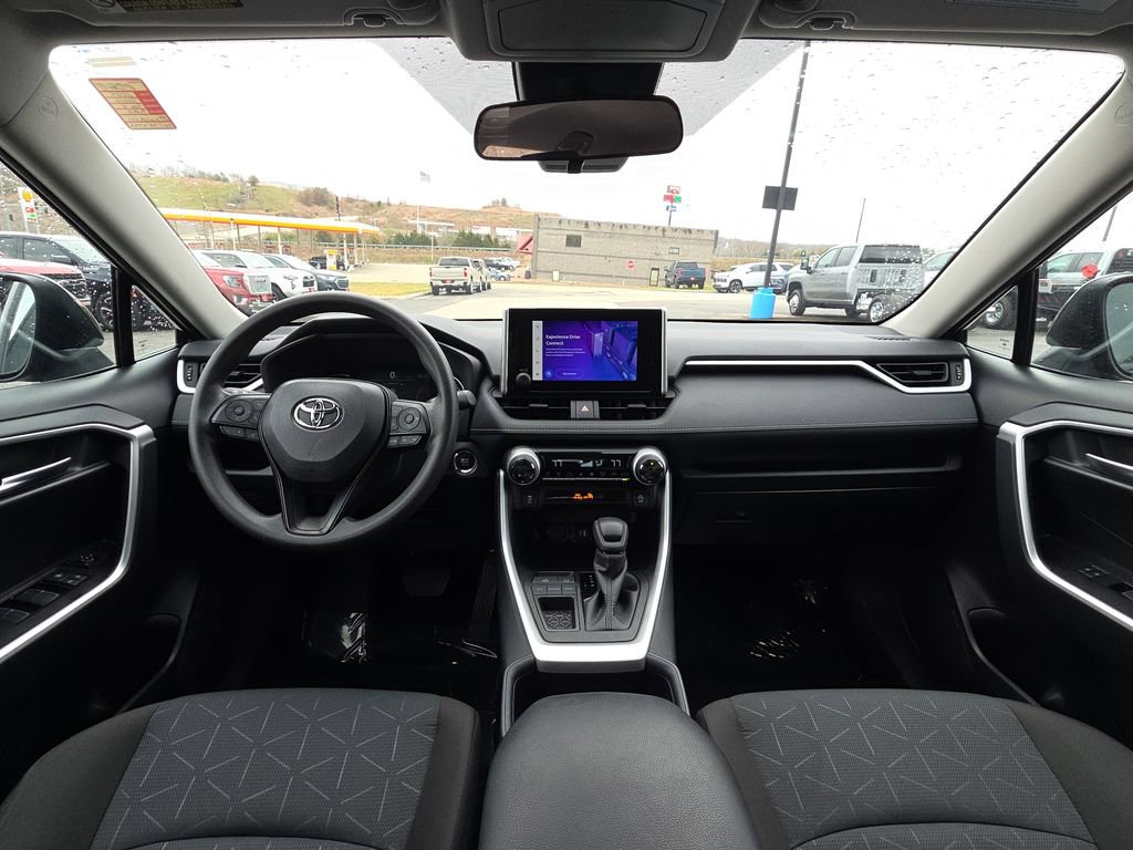 Used 2025 Toyota RAV4 XLE FWD image 29