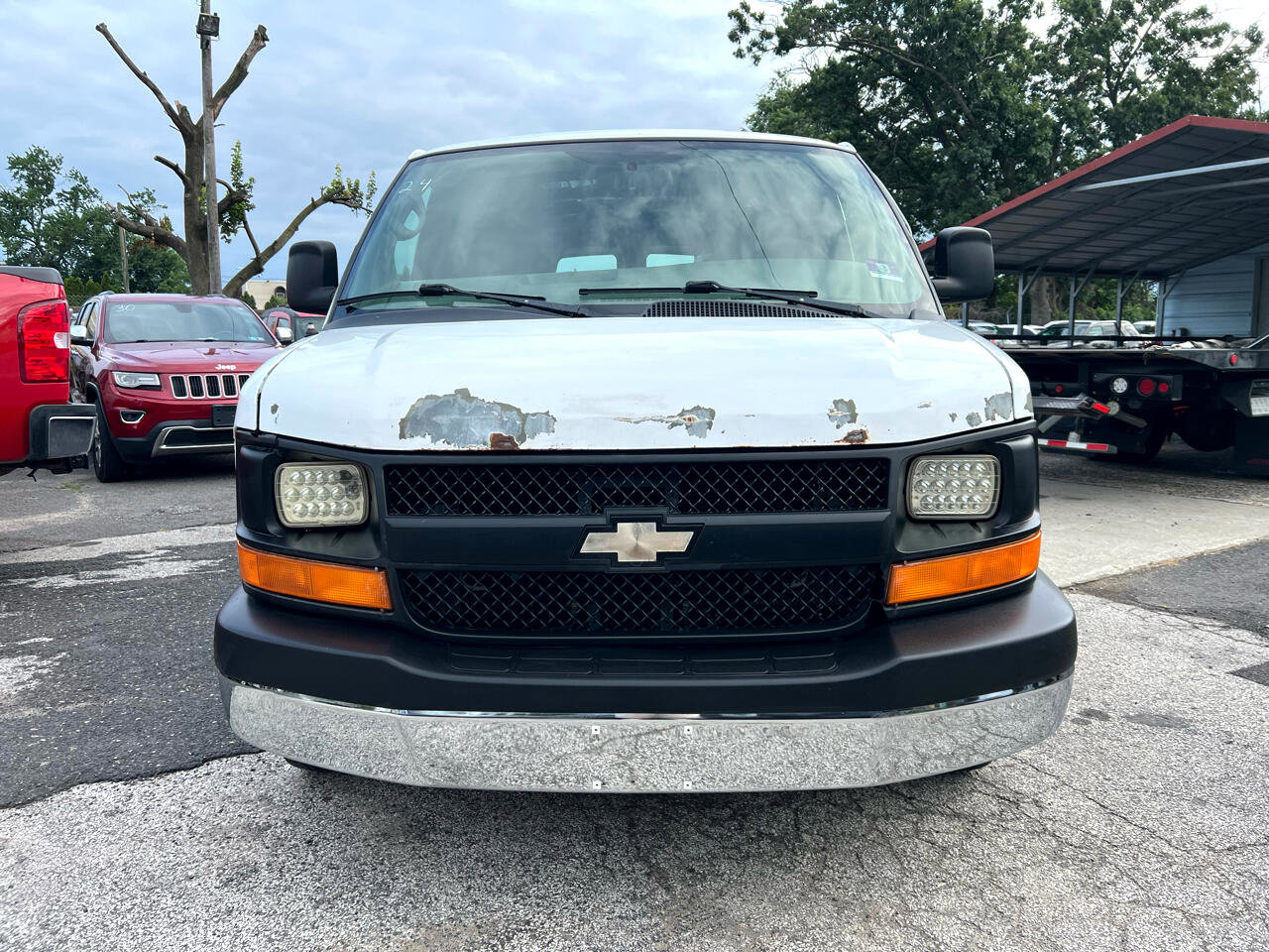 Used 2011 Chevrolet Express 2500 Extended image 2