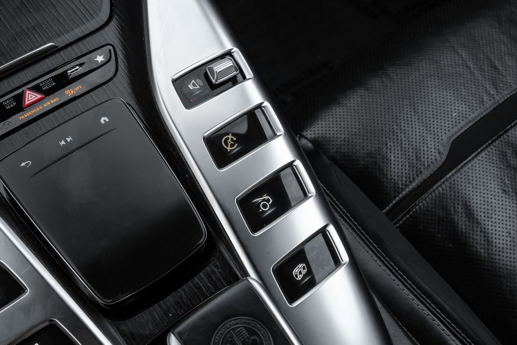 Used 2022 Mercedes-Benz AMG GT 43 image 32