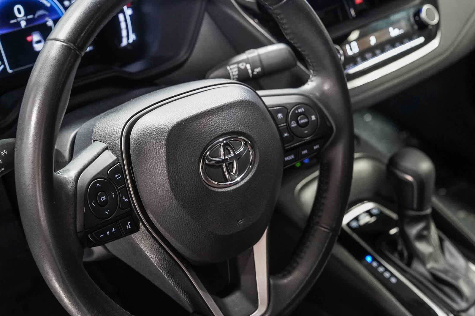 Used 2025 Toyota Corolla SE w/ SE Premium Package FWD image 21