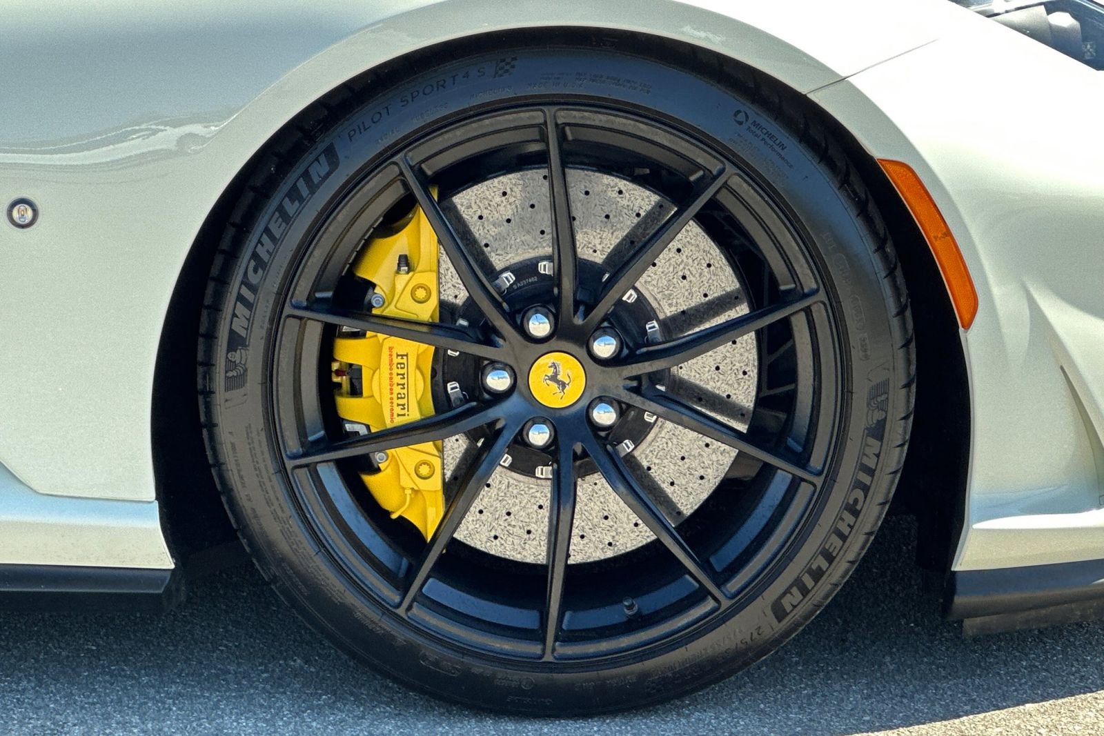 Used 2018 Ferrari 812 Superfast RWD image 41