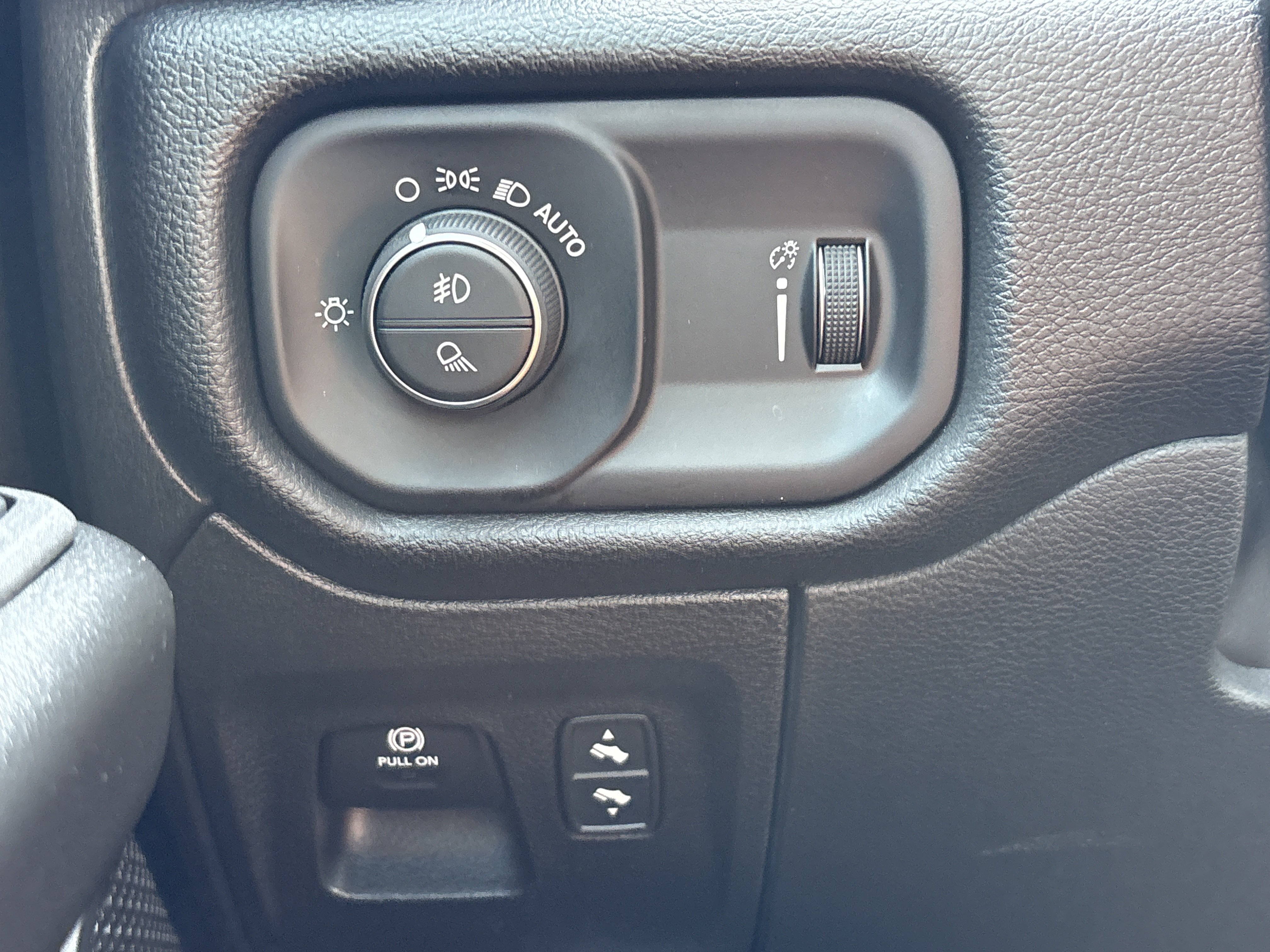 Used 2025 RAM 1500 Big Horn AWD/4WD image 32