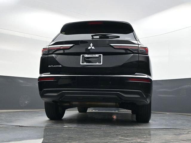 Used 2025 Mitsubishi Outlander ES image 32