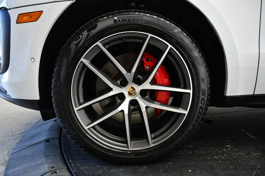 Certified 2023 Porsche Macan S AWD/4WD image 13