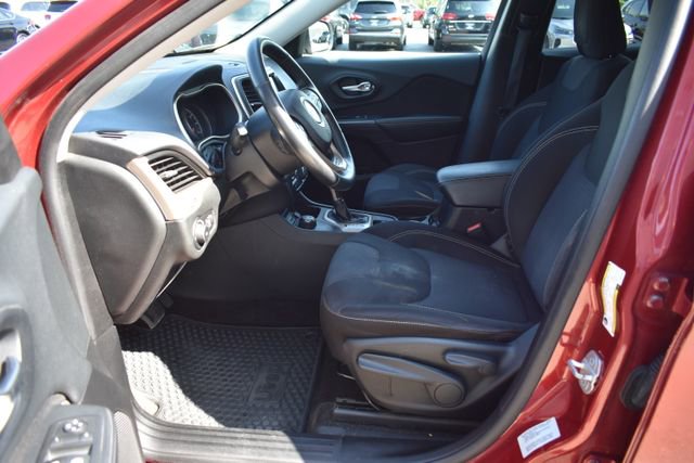 Used 2015 Jeep Cherokee Latitude w/ Cold Weather Group AWD/4WD image 16
