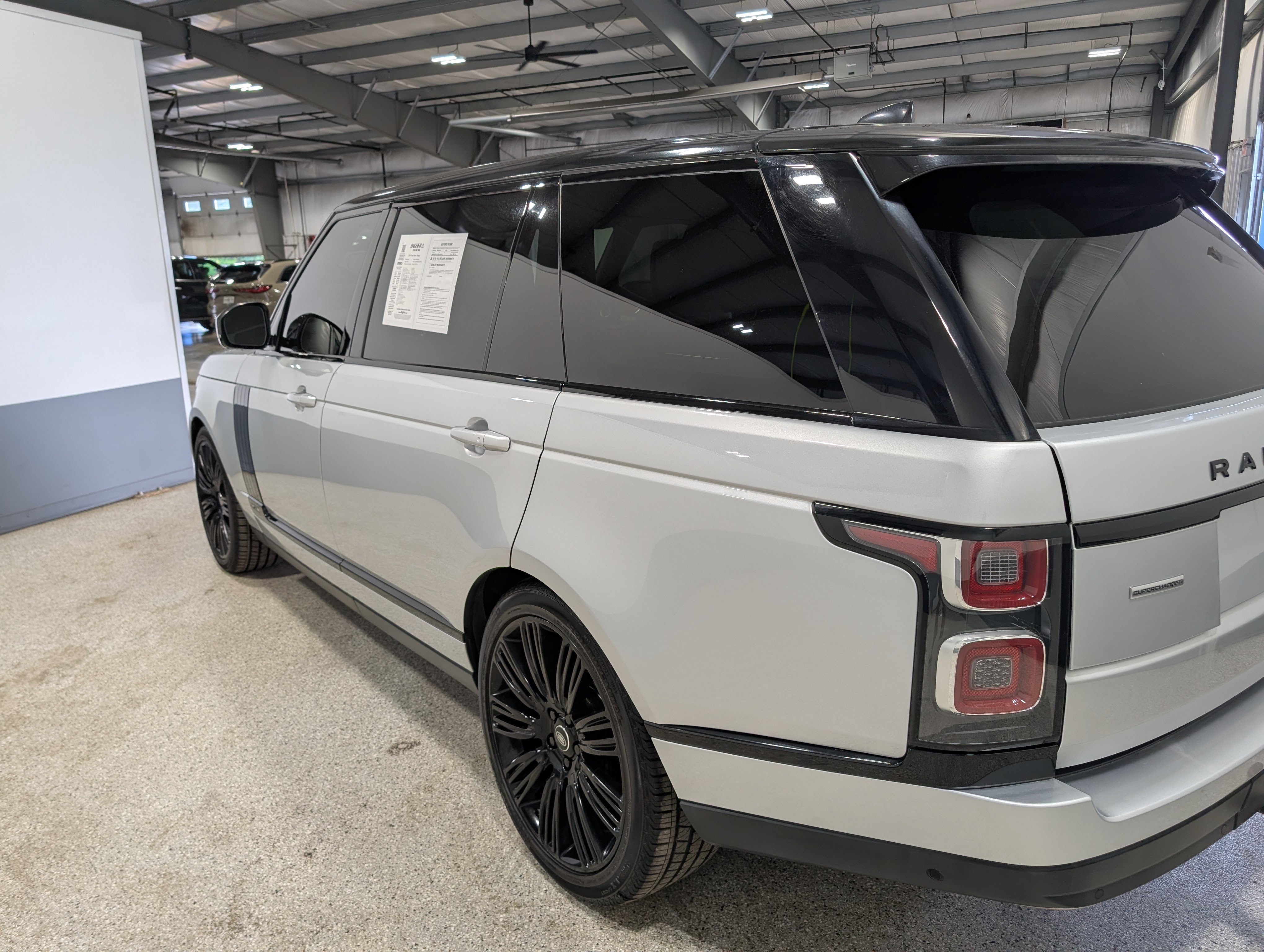 Used 2019 Land Rover Range Rover Long Wheelbase Supercharged AWD/4WD image 4