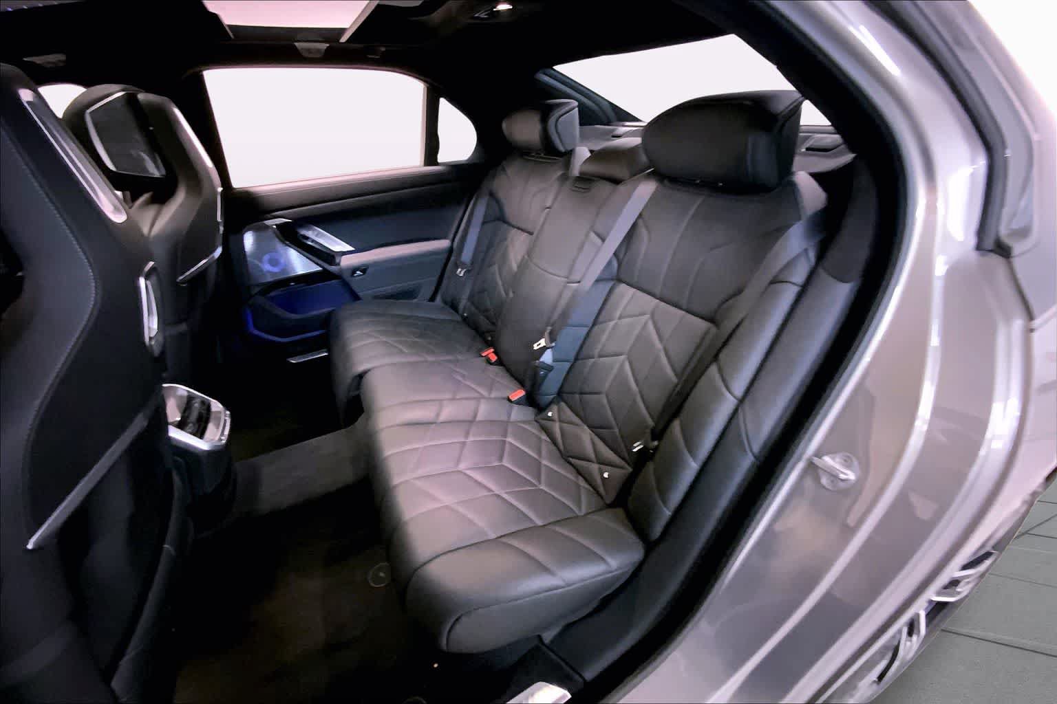 Certified 2023 BMW 760i xDrive AWD/4WD image 20