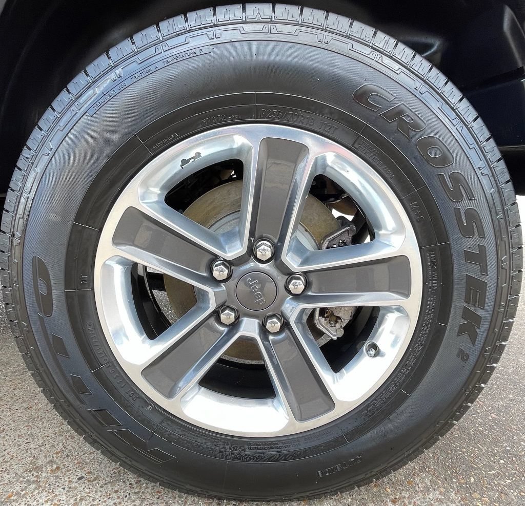 Used 2019 Jeep Wrangler Unlimited Sahara AWD/4WD image 13