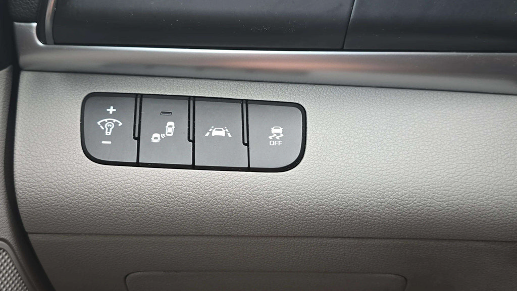 Used 2020 Hyundai Elantra Value Edition FWD image 21
