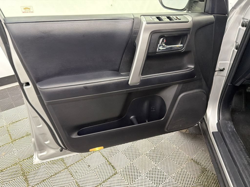 Used 2019 Toyota 4Runner SR5 AWD/4WD image 11