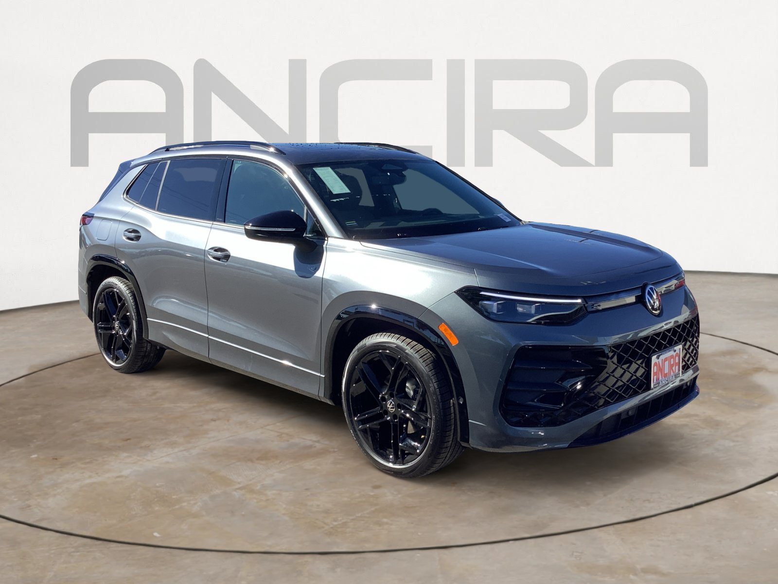 New 2026 Volkswagen Tiguan SE R-Line FWD image 2