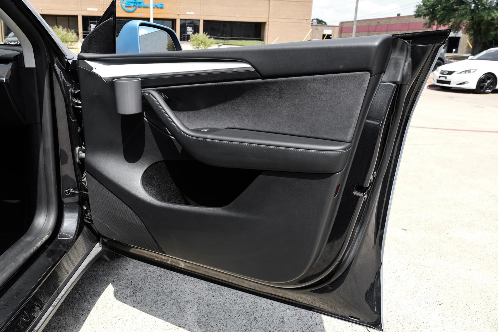 Used 2025 Tesla Model Y Long Range RWD image 41
