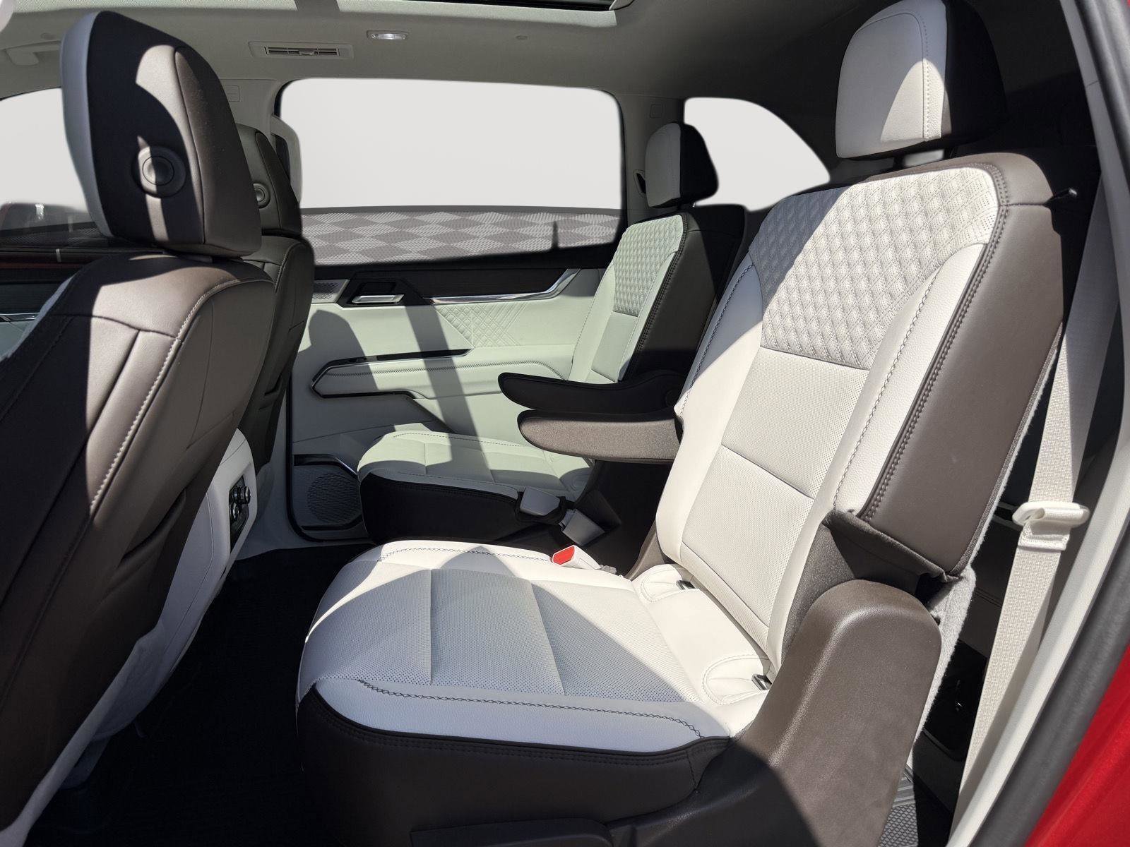 Used 2024 GMC Acadia Denali w/ Super Cruise Package image 22