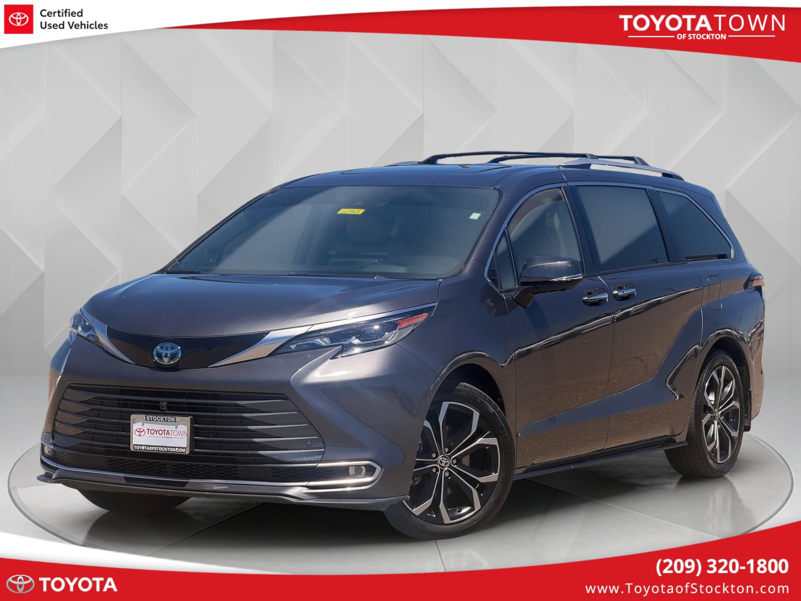 Certified 2025 Toyota Sienna Platinum FWD image 1