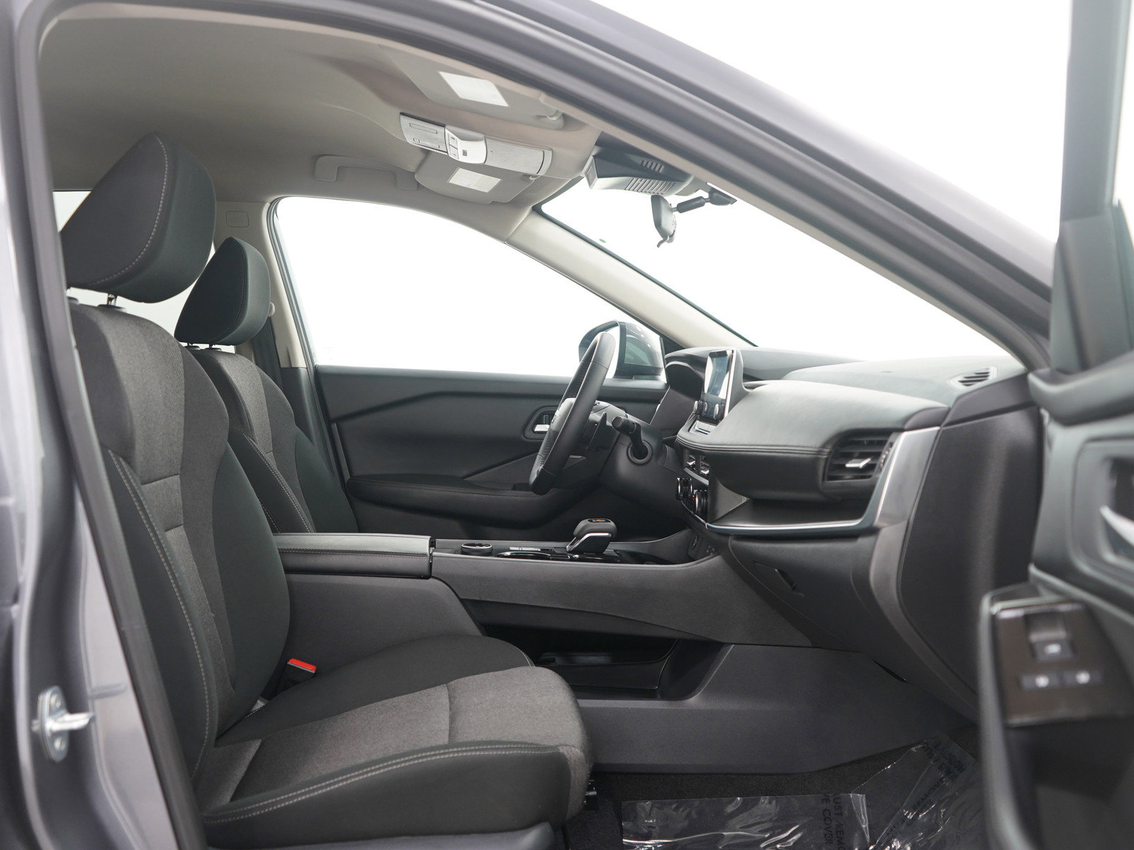 Used 2025 Nissan Rogue SV image 11