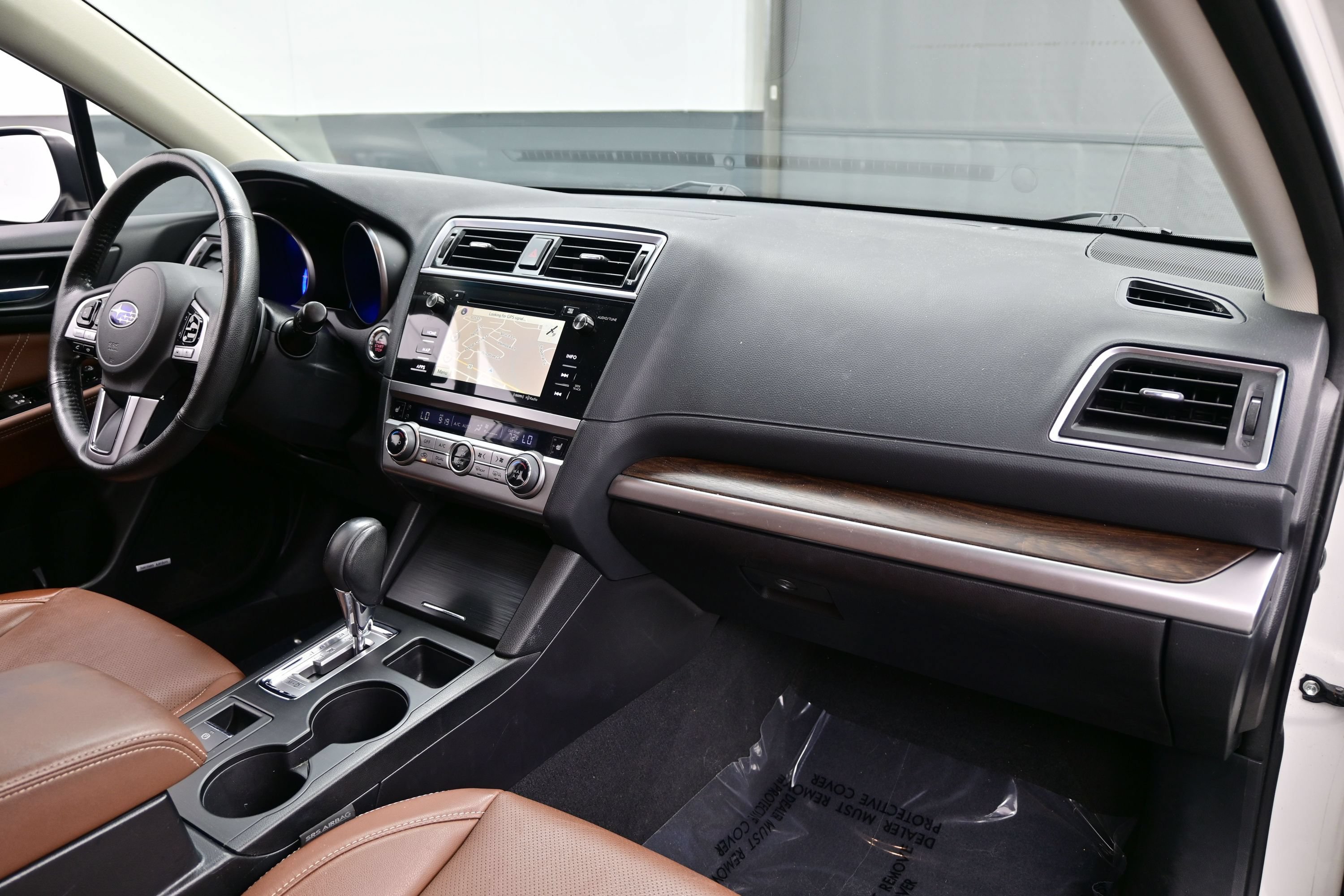 Used 2017 Subaru Outback 3.6R Touring AWD/4WD image 13