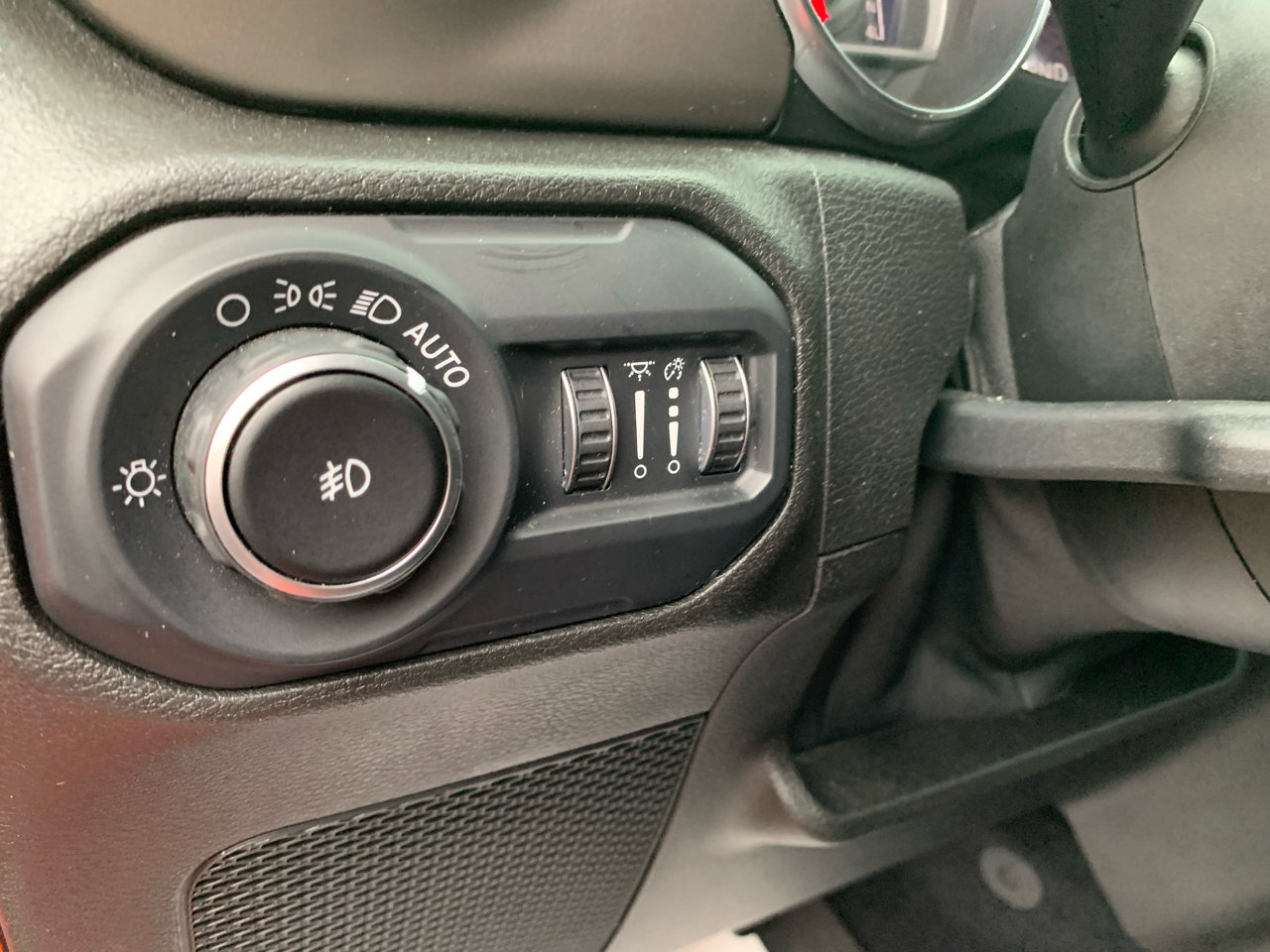 Used 2018 Jeep Wrangler Unlimited Rubicon w/ Safety Group image 15