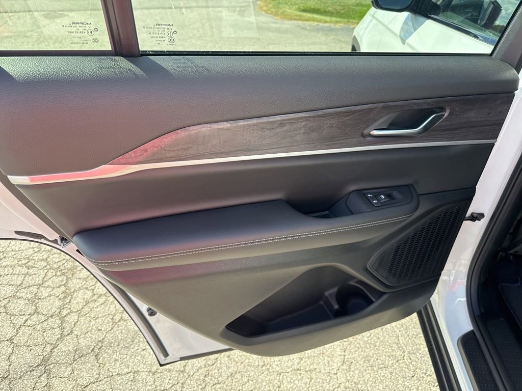 New 2025 Jeep Grand Cherokee L Limited w/ Black Appearance Package image 13