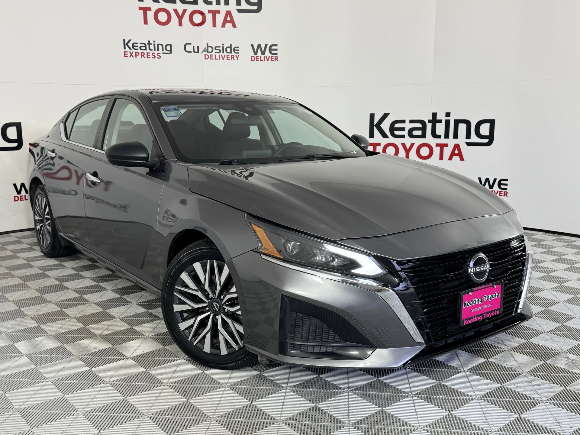 Used 2024 Nissan Altima 2.5 SV image 3