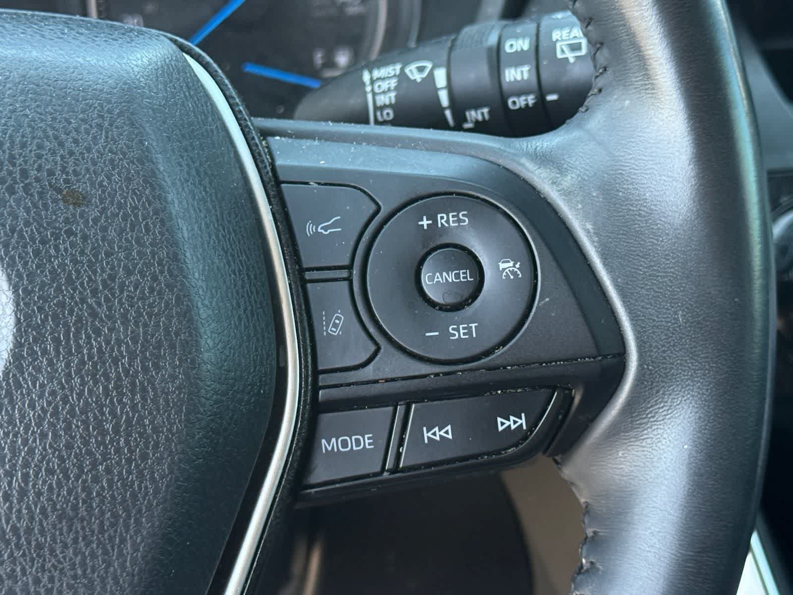 Used 2023 Toyota Venza LE AWD/4WD image 18