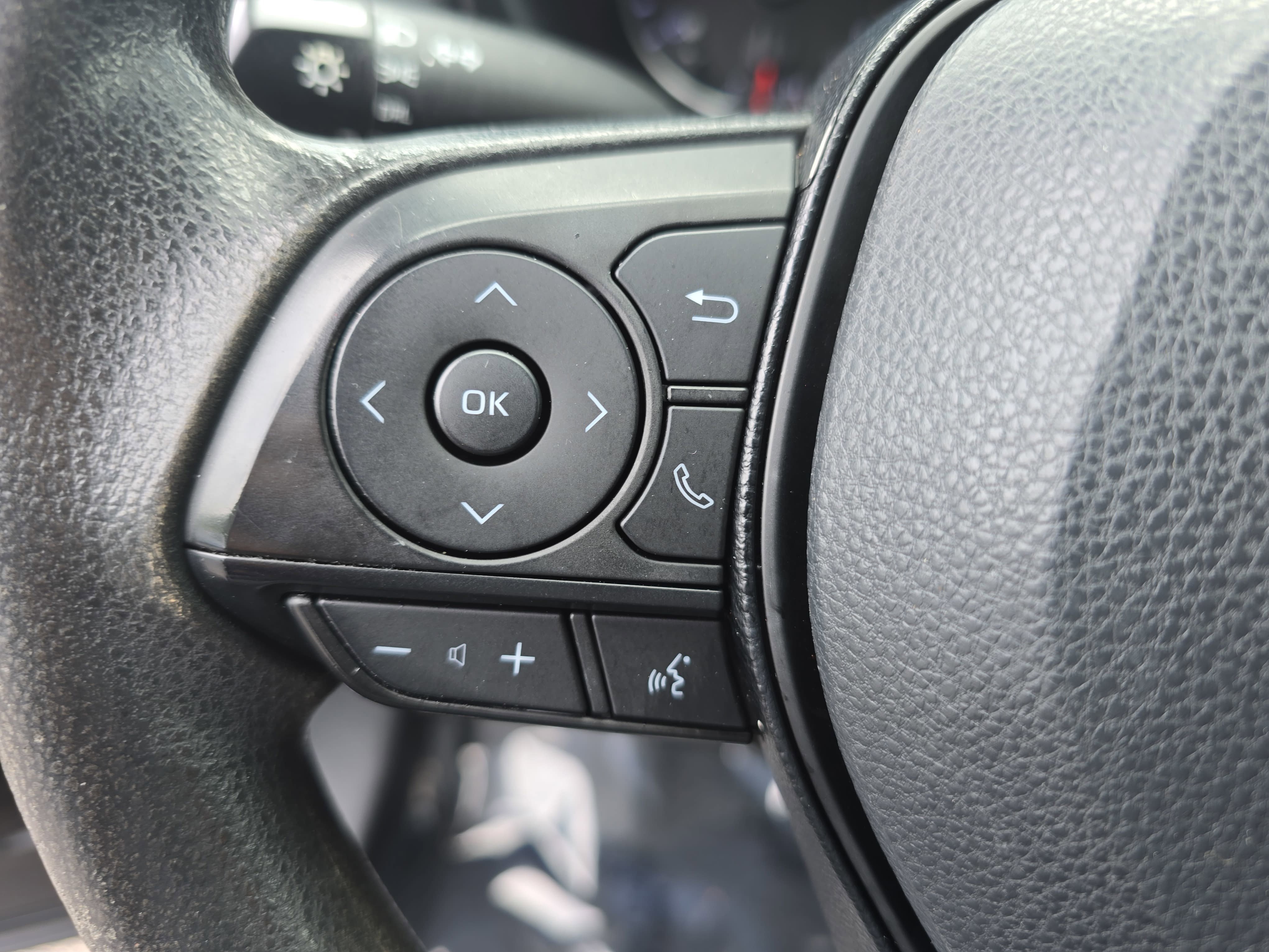 Used 2020 Toyota RAV4 LE FWD image 16