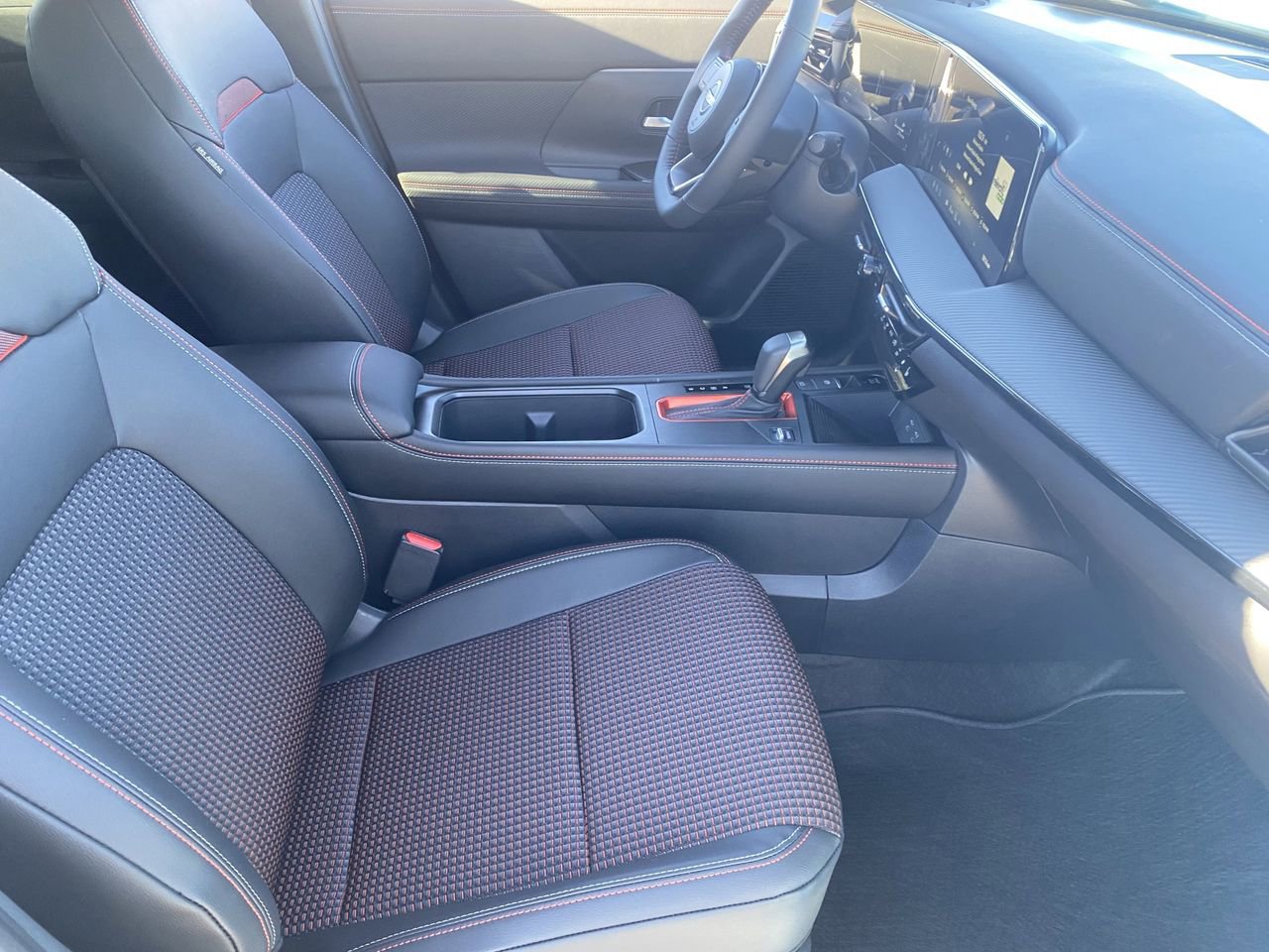 New 2026 Nissan Kicks SR w/ SR Premium Package FWD image 12