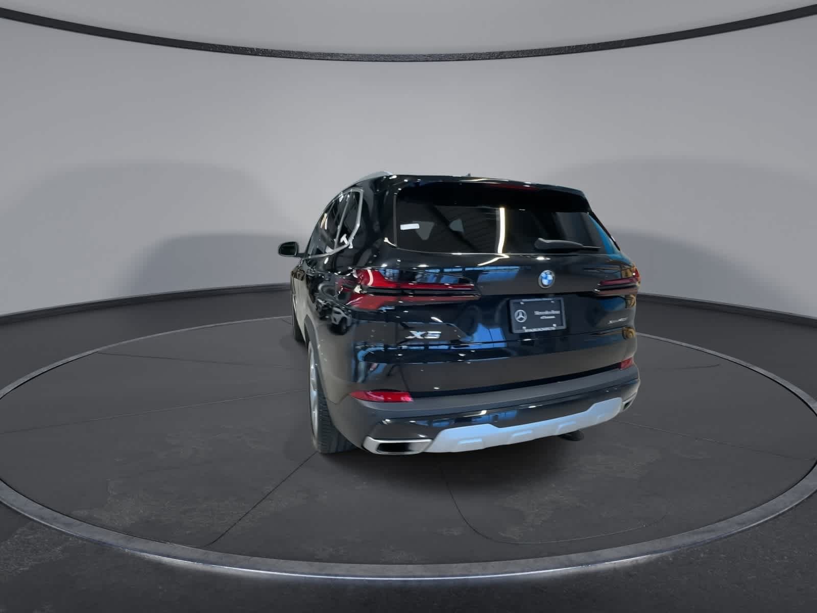 Used 2024 BMW X5 xDrive40i w/ Premium Package AWD/4WD image 9