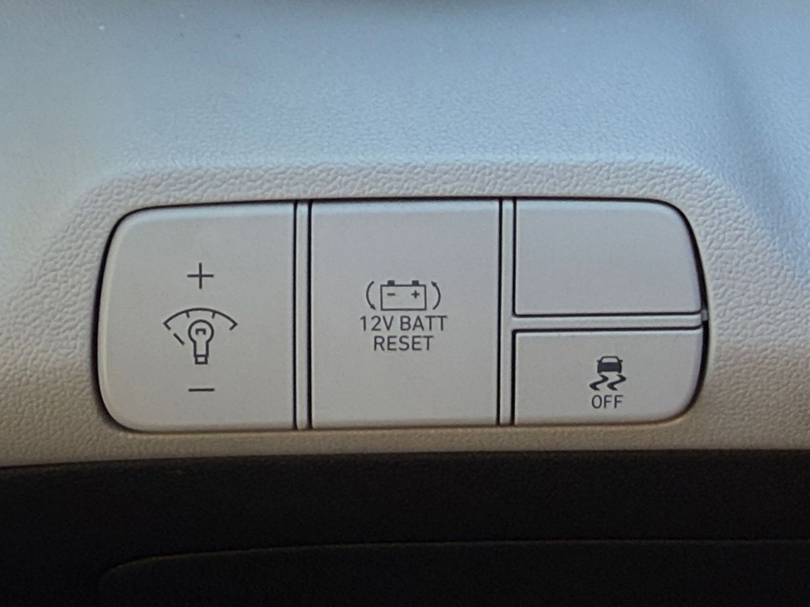 Used 2025 Hyundai Elantra Limited image 34