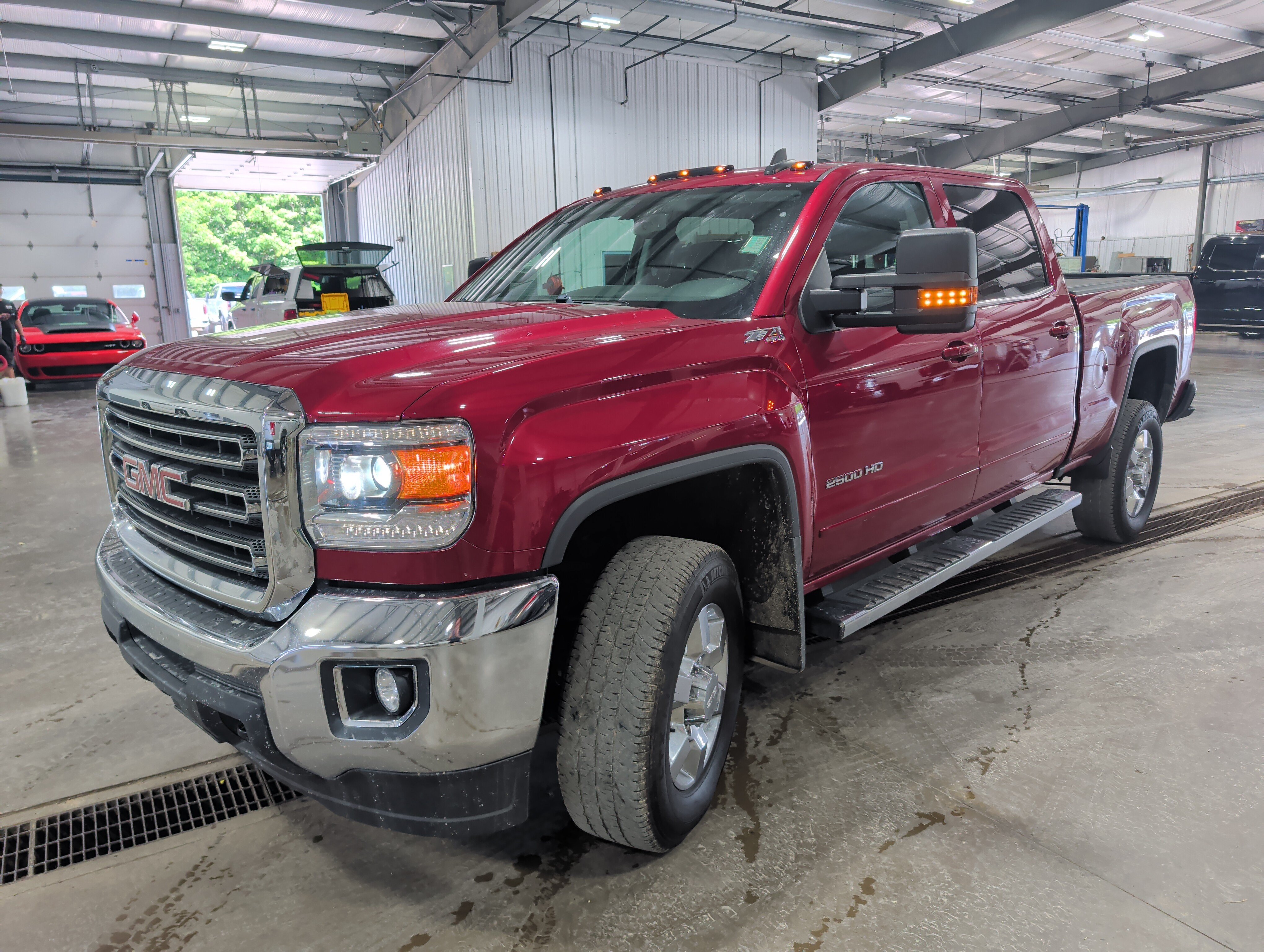 Used 2019 GMC Sierra 2500 SLE w/ SLE Preferred Package AWD/4WD image 6