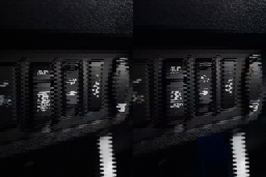 Used 2018 Toyota Tacoma TRD Off-Road w/ Technology Package image 27