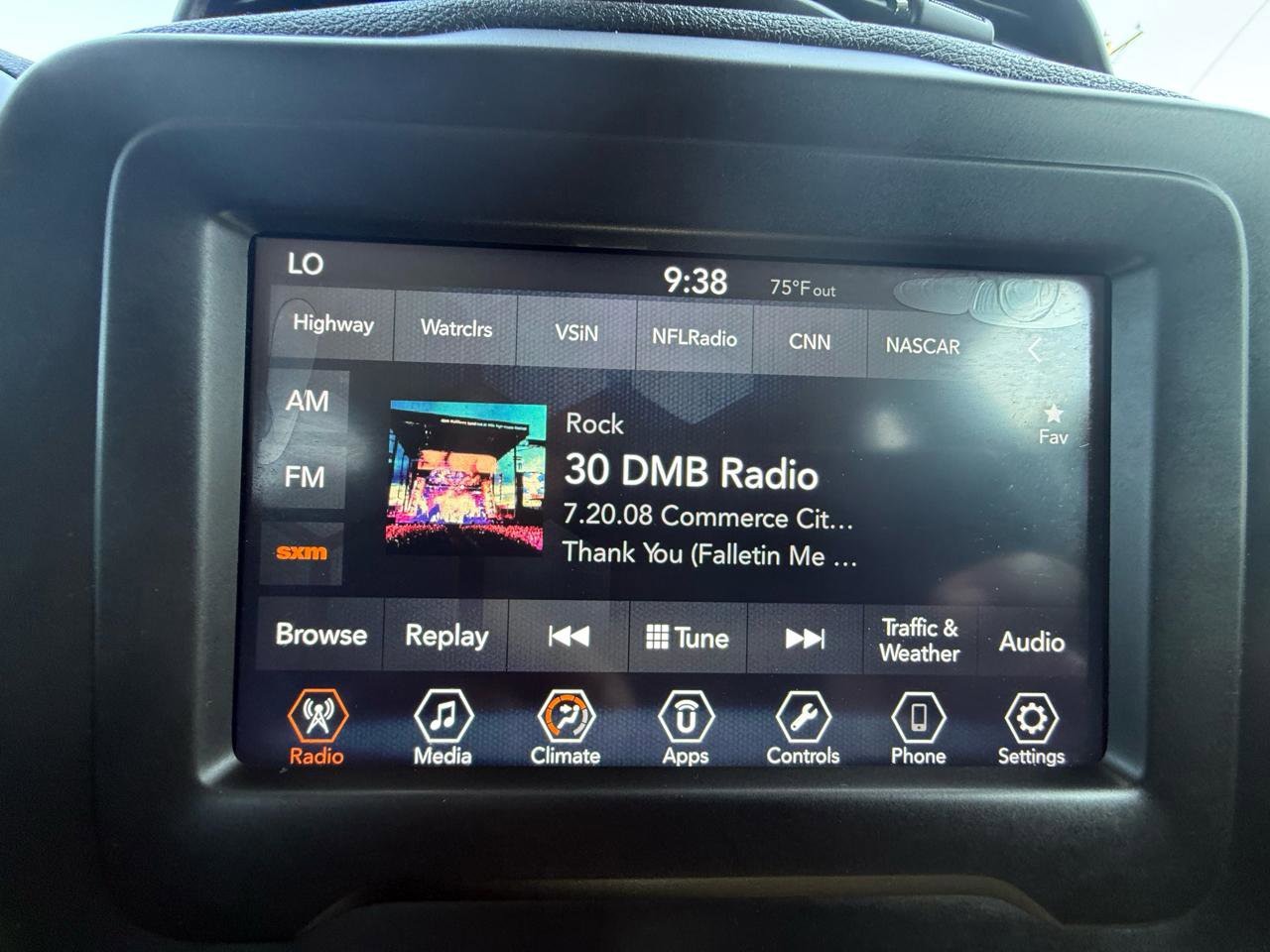 Used 2018 Jeep Renegade Latitude w/ Cold Weather Group image 15