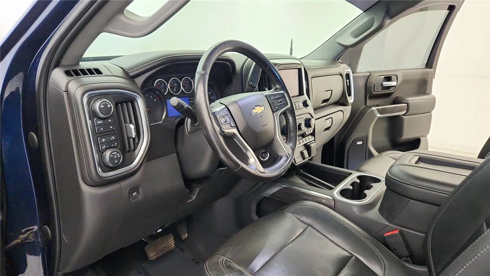 Used 2019 Chevrolet Silverado 1500 LTZ AWD/4WD image 24
