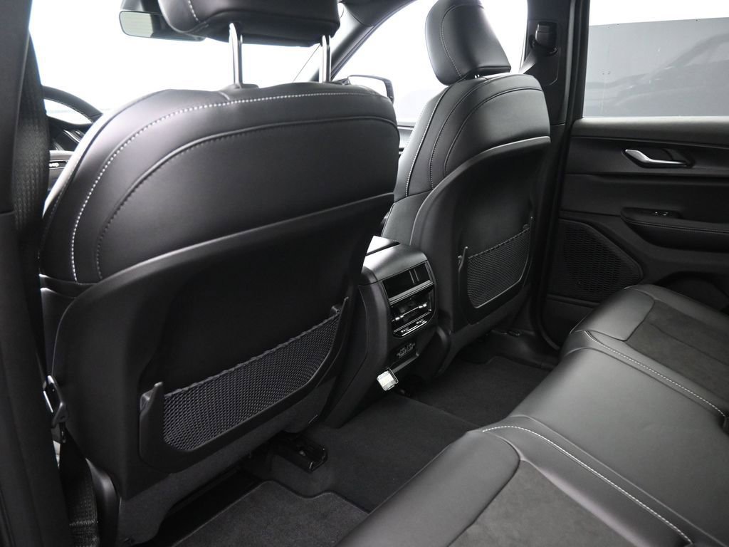 New 2025 Jeep Grand Cherokee Altitude image 12