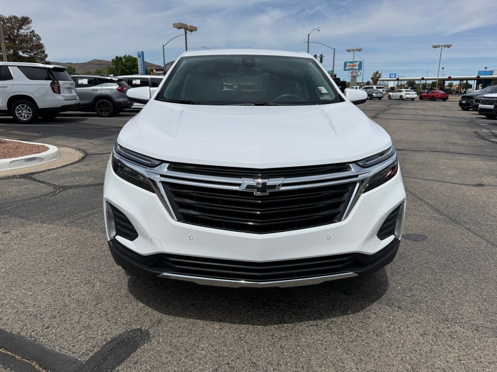 Used 2022 Chevrolet Equinox LT image 2