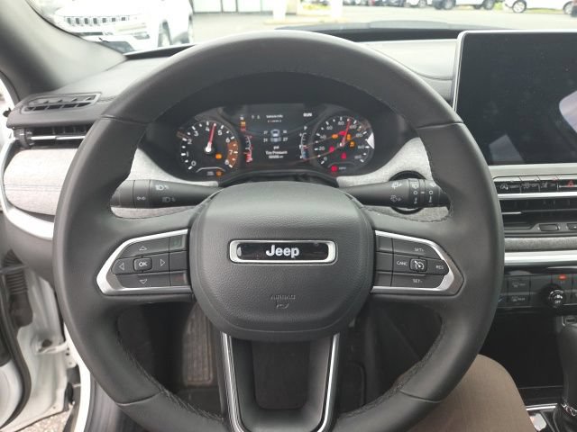 Used 2024 Jeep Compass Latitude AWD/4WD image 14