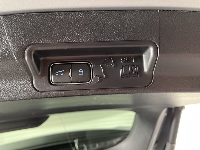 Used 2022 Ford Explorer XLT image 51