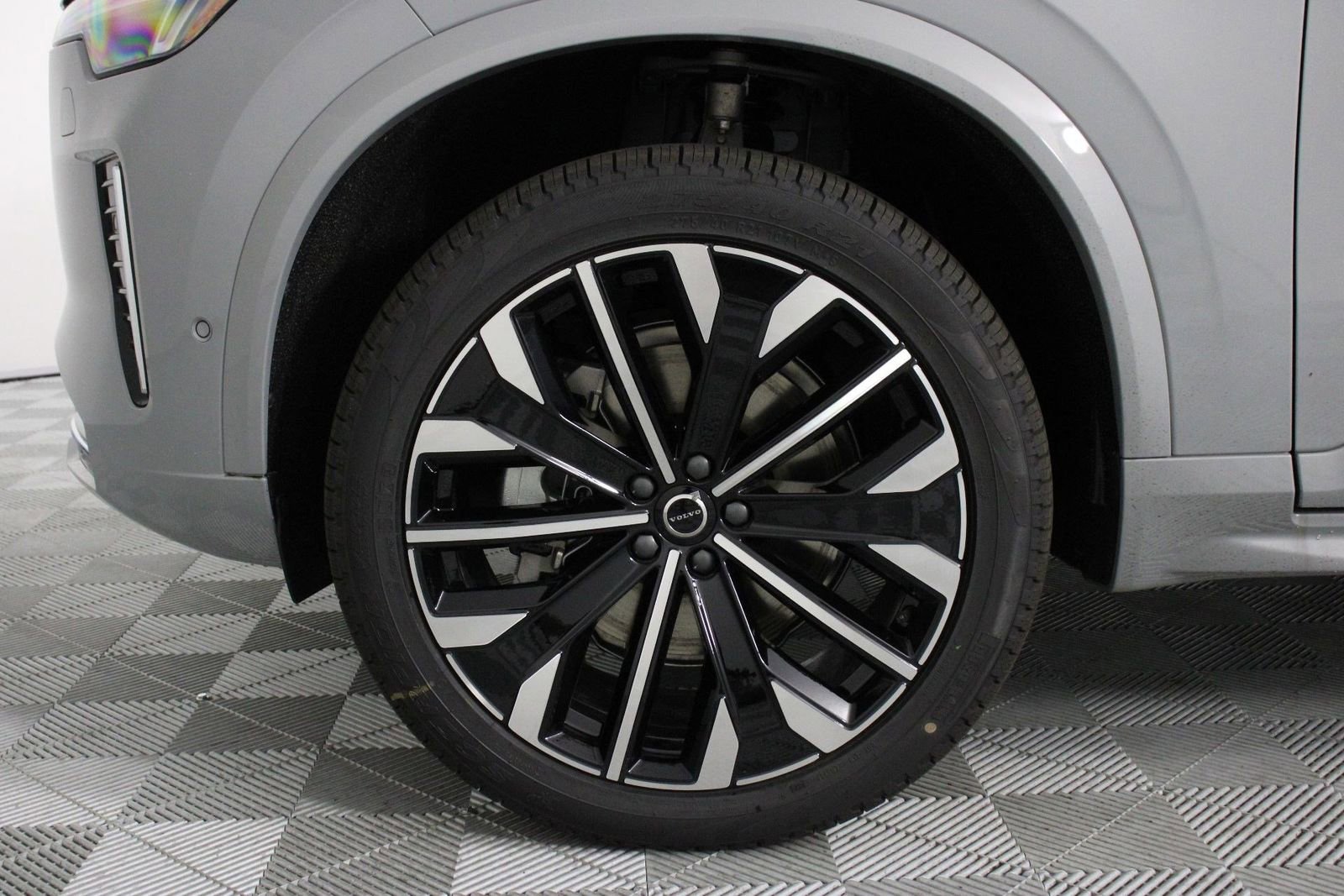 New 2025 Volvo XC90 B6 Ultra AWD/4WD image 13