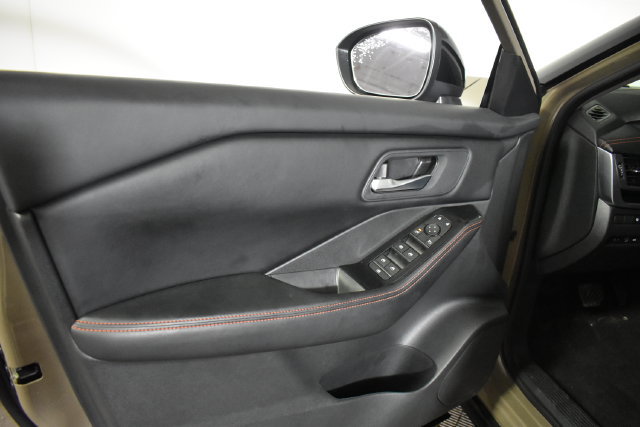 Certified 2025 Nissan Rogue SV AWD/4WD image 7