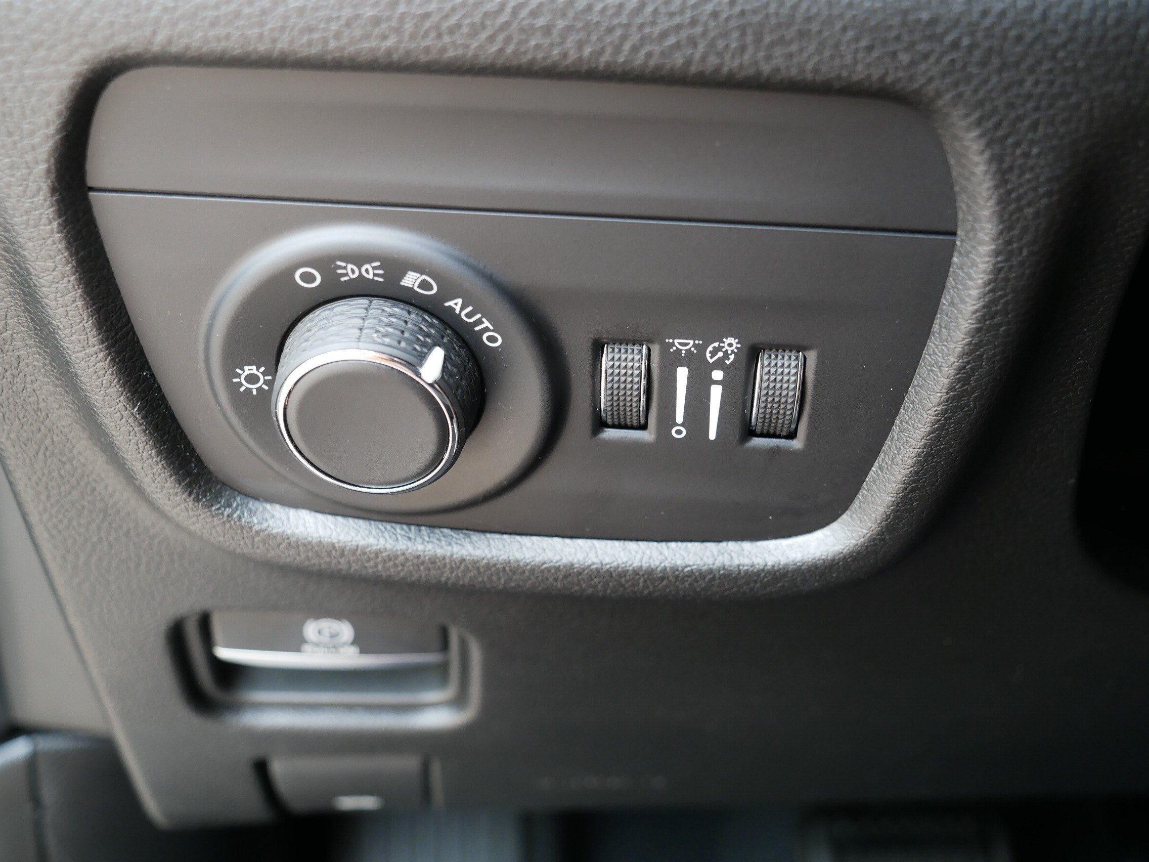 Used 2023 Jeep Grand Cherokee L Laredo AWD/4WD image 26