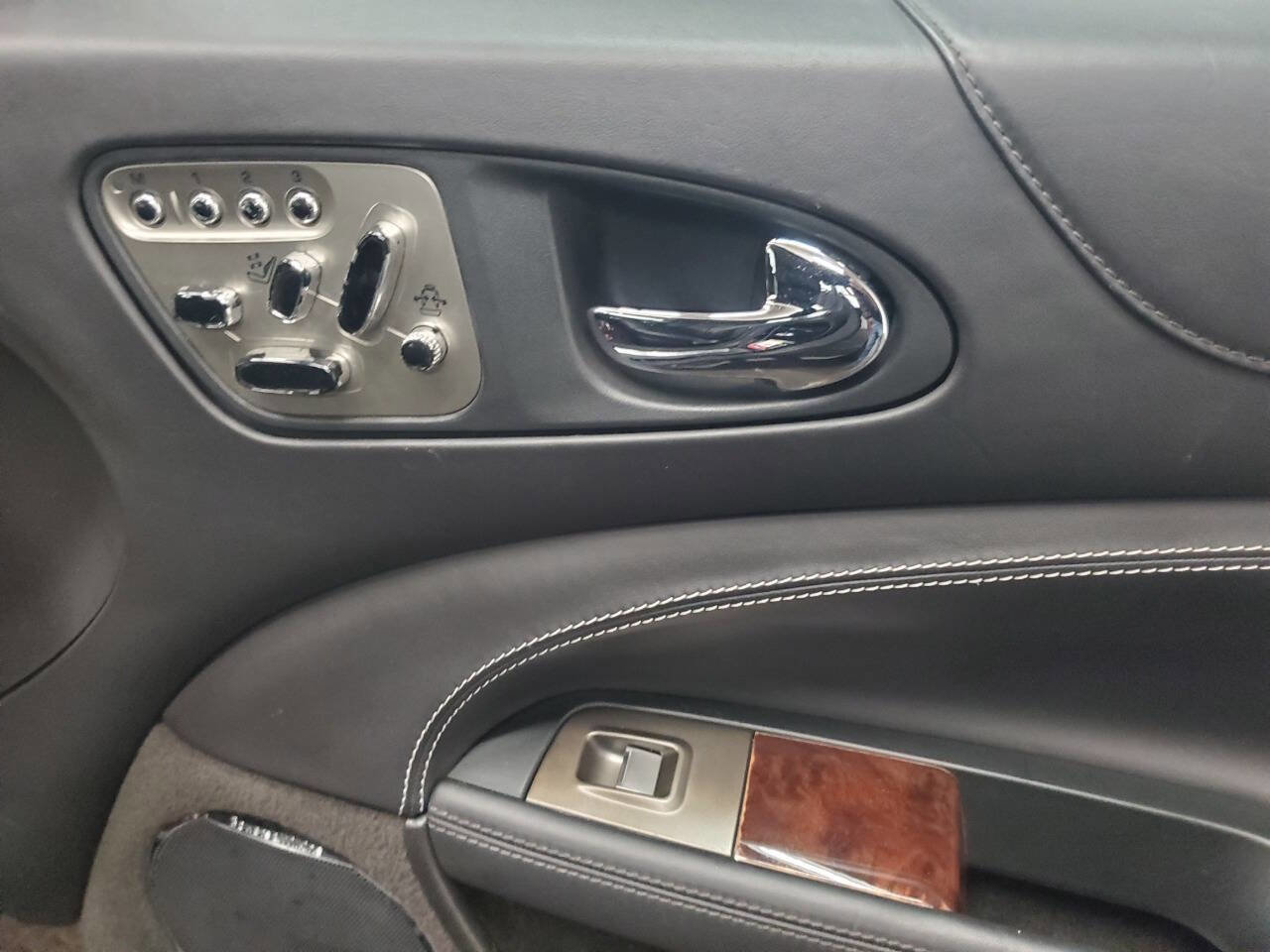 Used 2010 Jaguar XKR R image 13