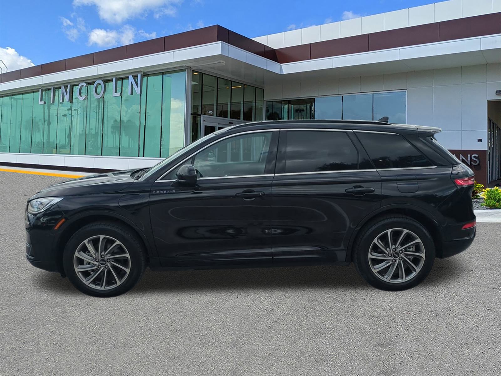 Used 2025 Lincoln Corsair Grand Touring image 8