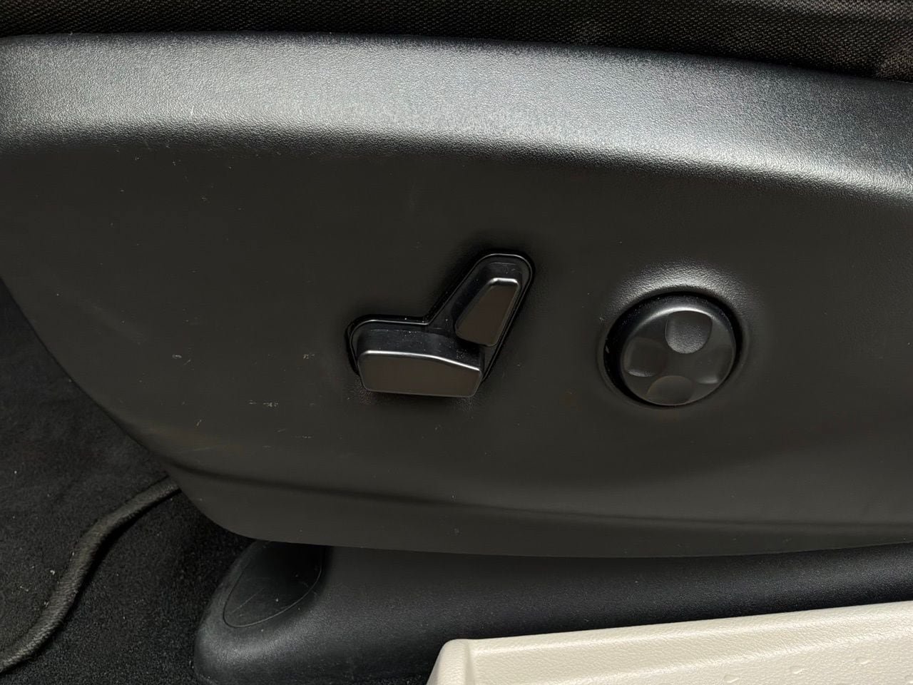Used 2024 Chrysler Voyager LX FWD image 11