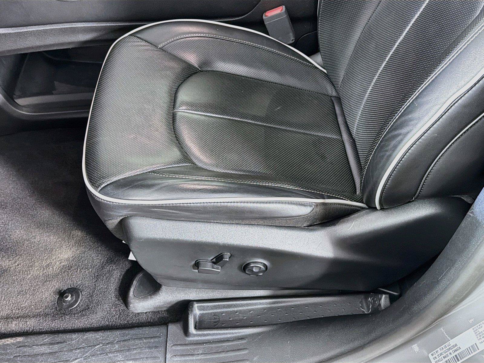 Used 2025 Chrysler Pacifica Limited FWD image 15