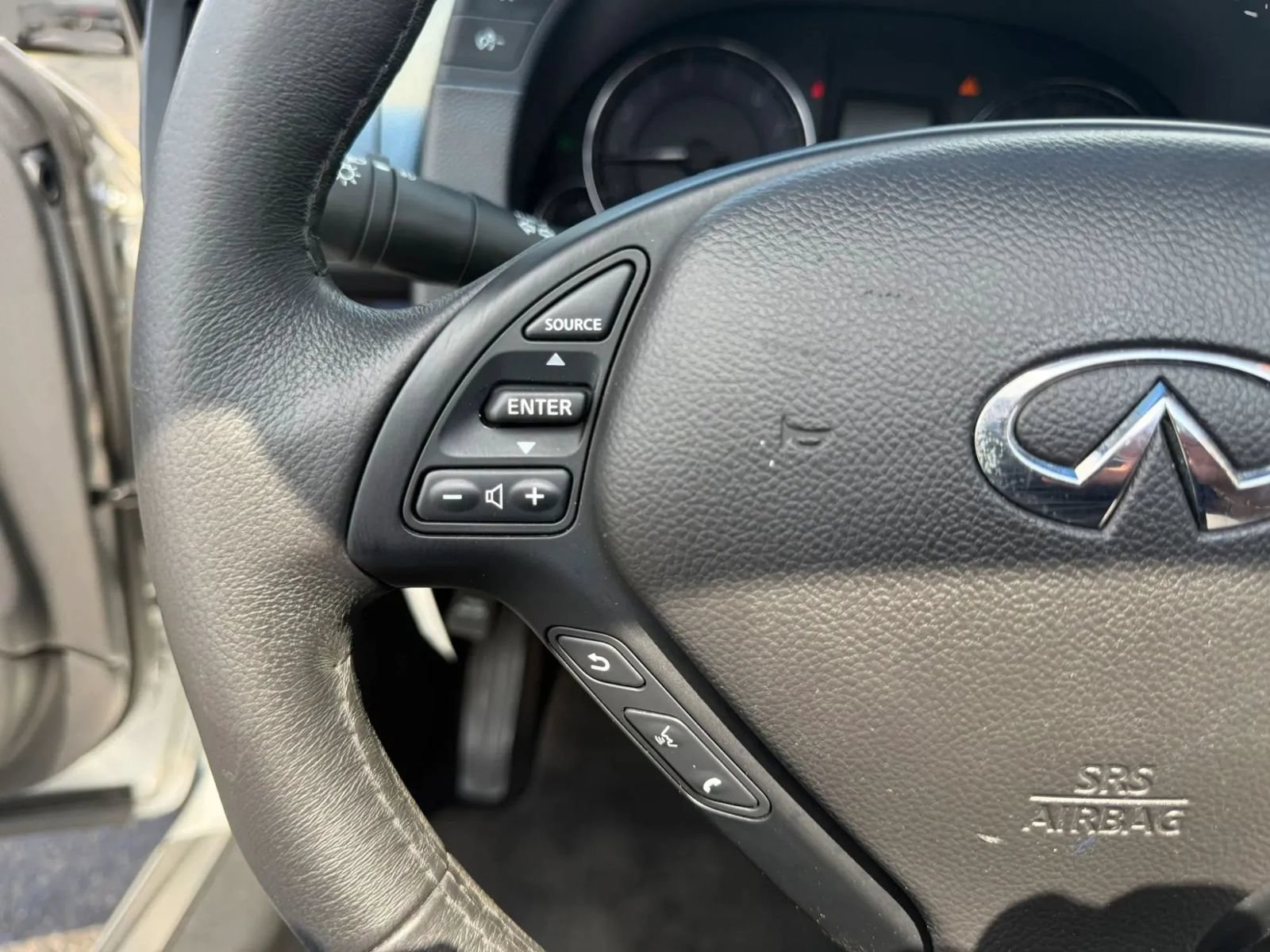 Used 2014 INFINITI Q60 Convertible w/ Premium Package RWD image 31