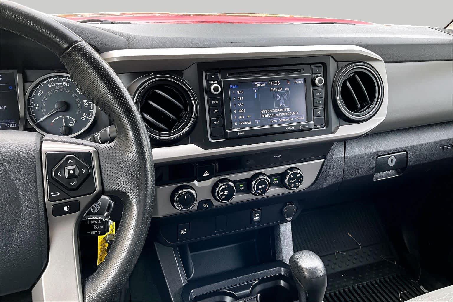Used 2017 Toyota Tacoma SR5 AWD/4WD image 7