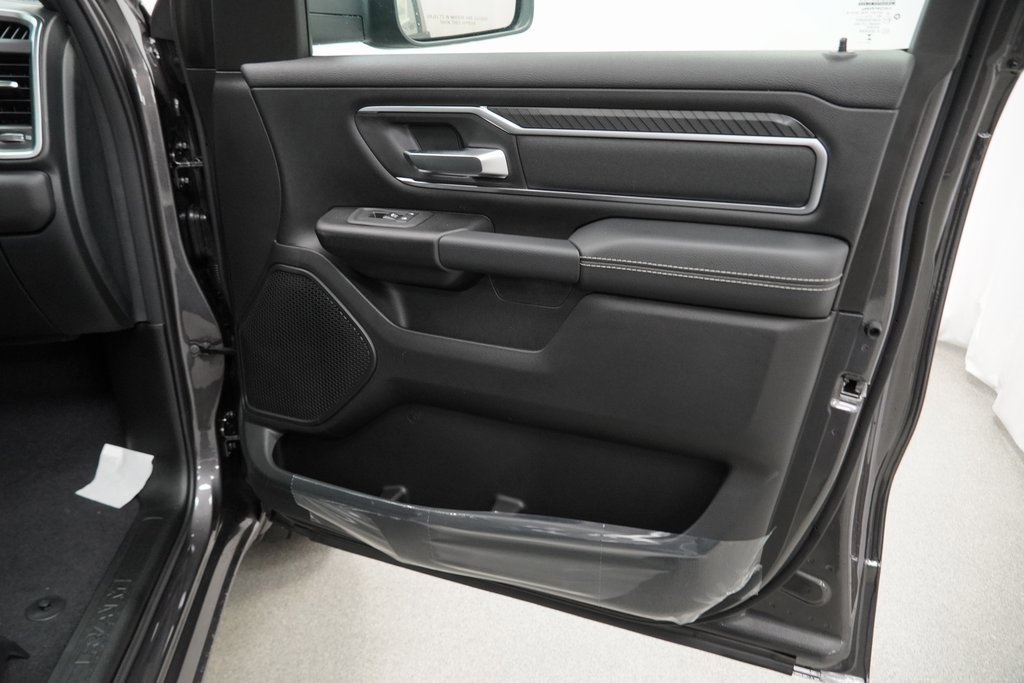 New 2026 RAM 1500 4x4 Crew Cab image 31