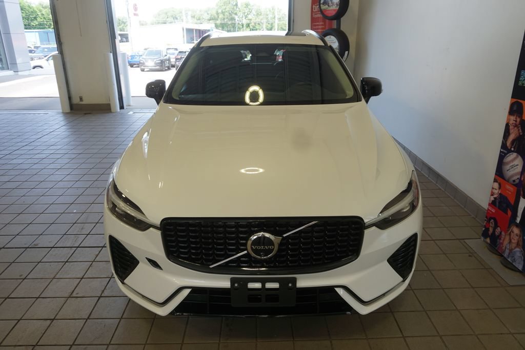 Used 2024 Volvo XC60 B5 Plus AWD/4WD image 15