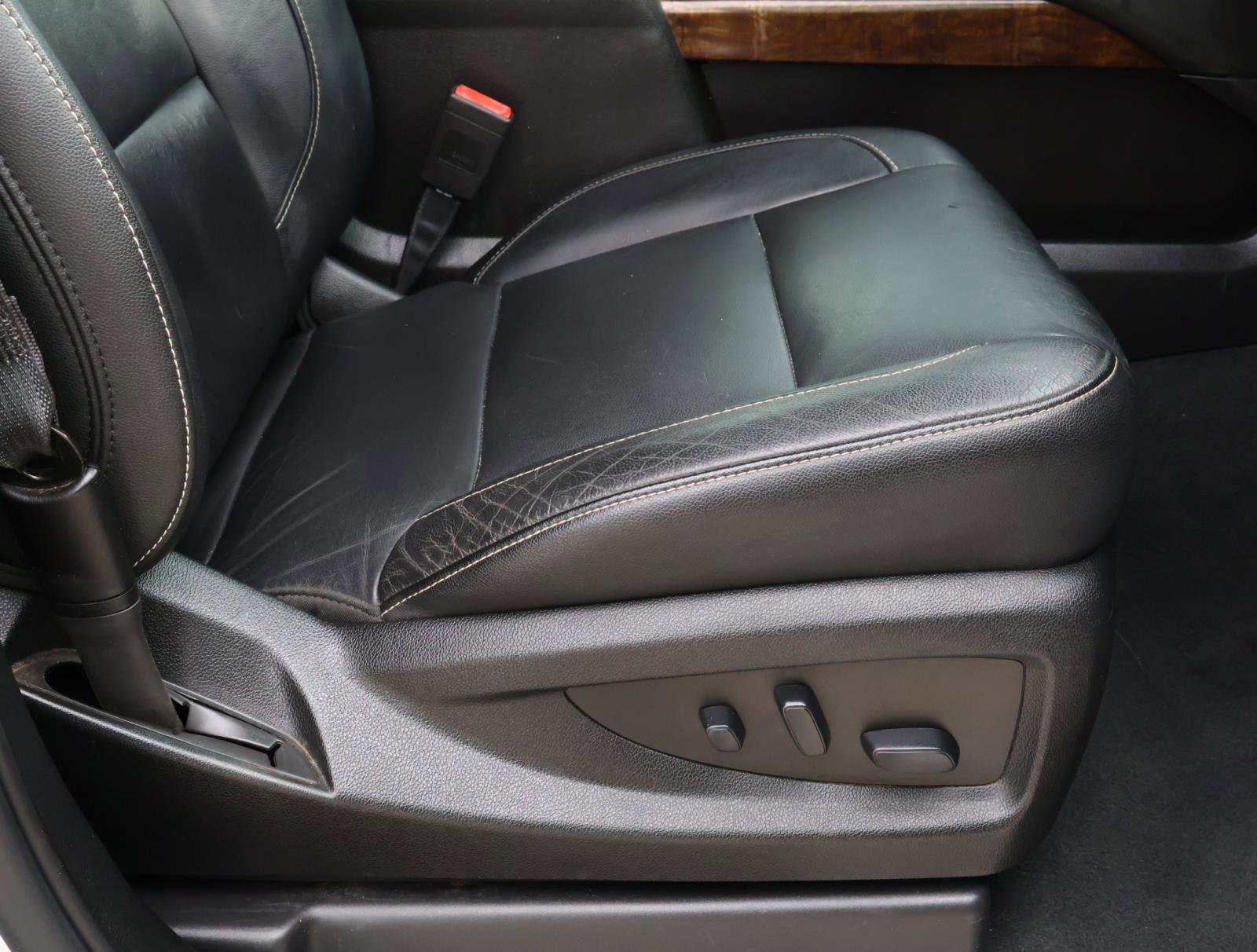 Used 2019 Chevrolet Suburban LT image 20